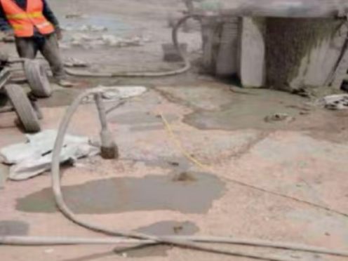 薛城水泥混凝土路面板底注浆技术 路面脱空注浆整治方案