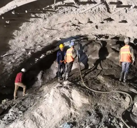 薛城隧道拱顶带模注浆料，微膨胀注浆料的特点及施工工艺